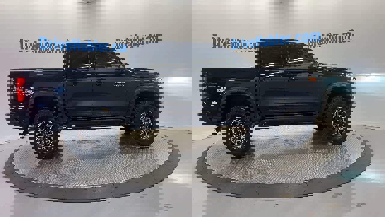 Used 2023 Chevrolet Colorado ZR2 w/ ZR2 Convenience Package III image 3