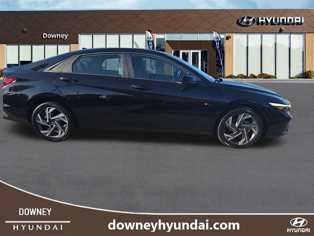 Used 2025 Hyundai Elantra Sport FWD image 6