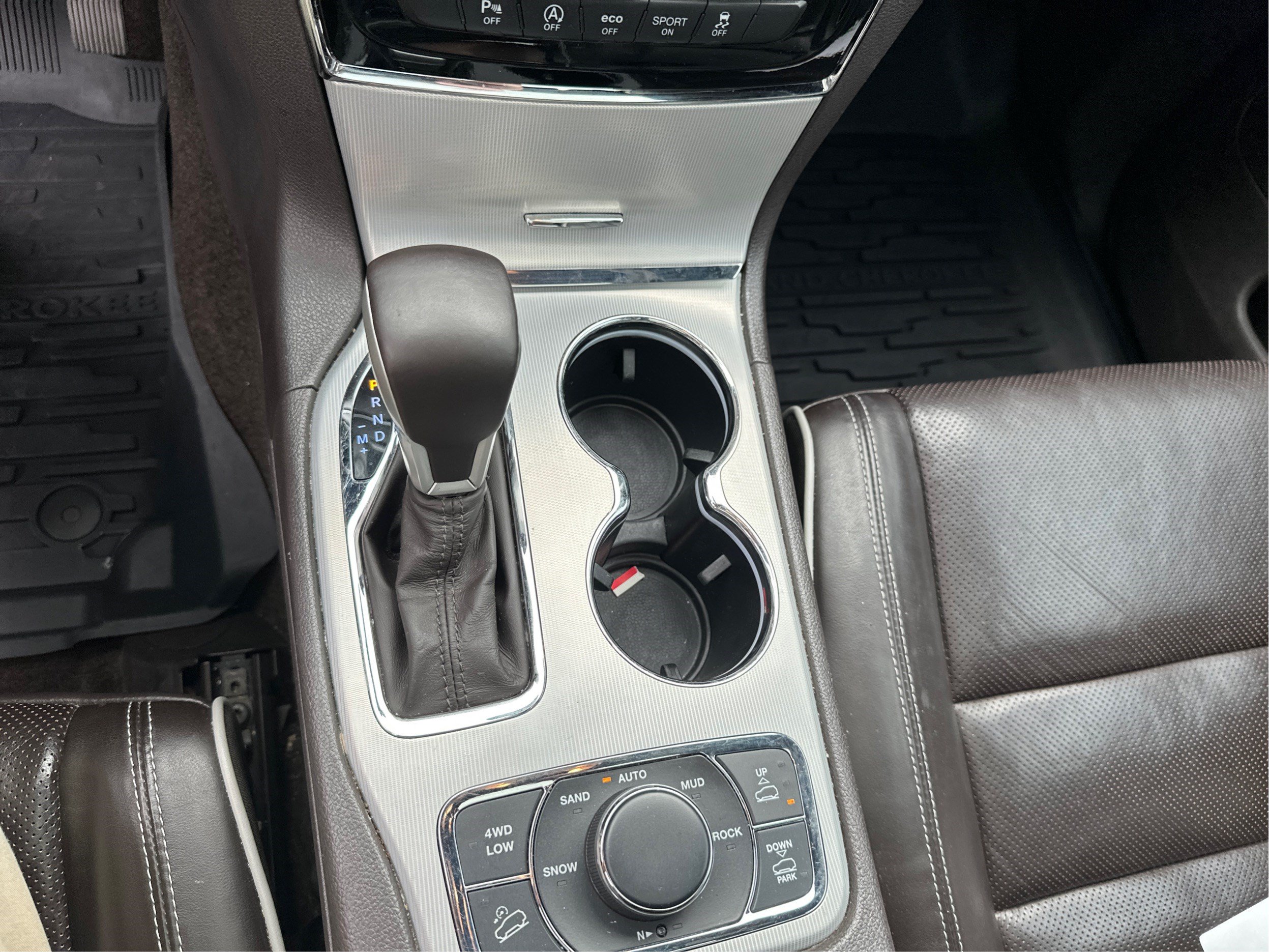 Used 2019 Jeep Grand Cherokee Overland w/ Interior Metal Package AWD/4WD image 15