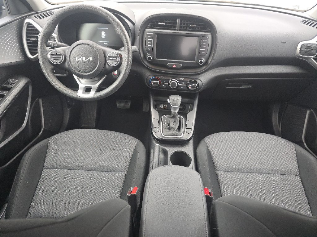 Used 2025 Kia Soul LX w/ LX Technology Package FWD image 19