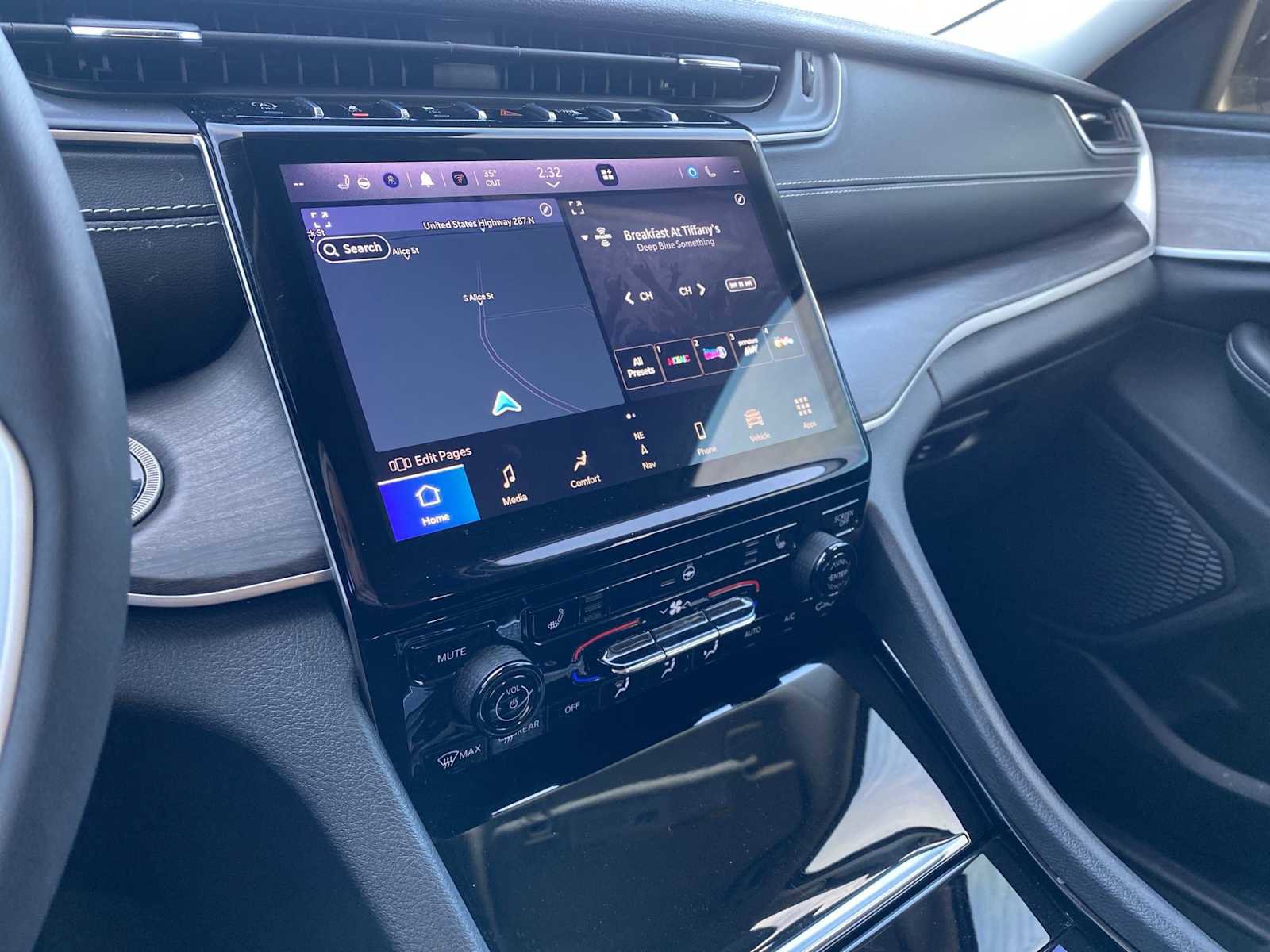 Certified 2023 Jeep Grand Cherokee Limited w/ Black Appearance Package image 22