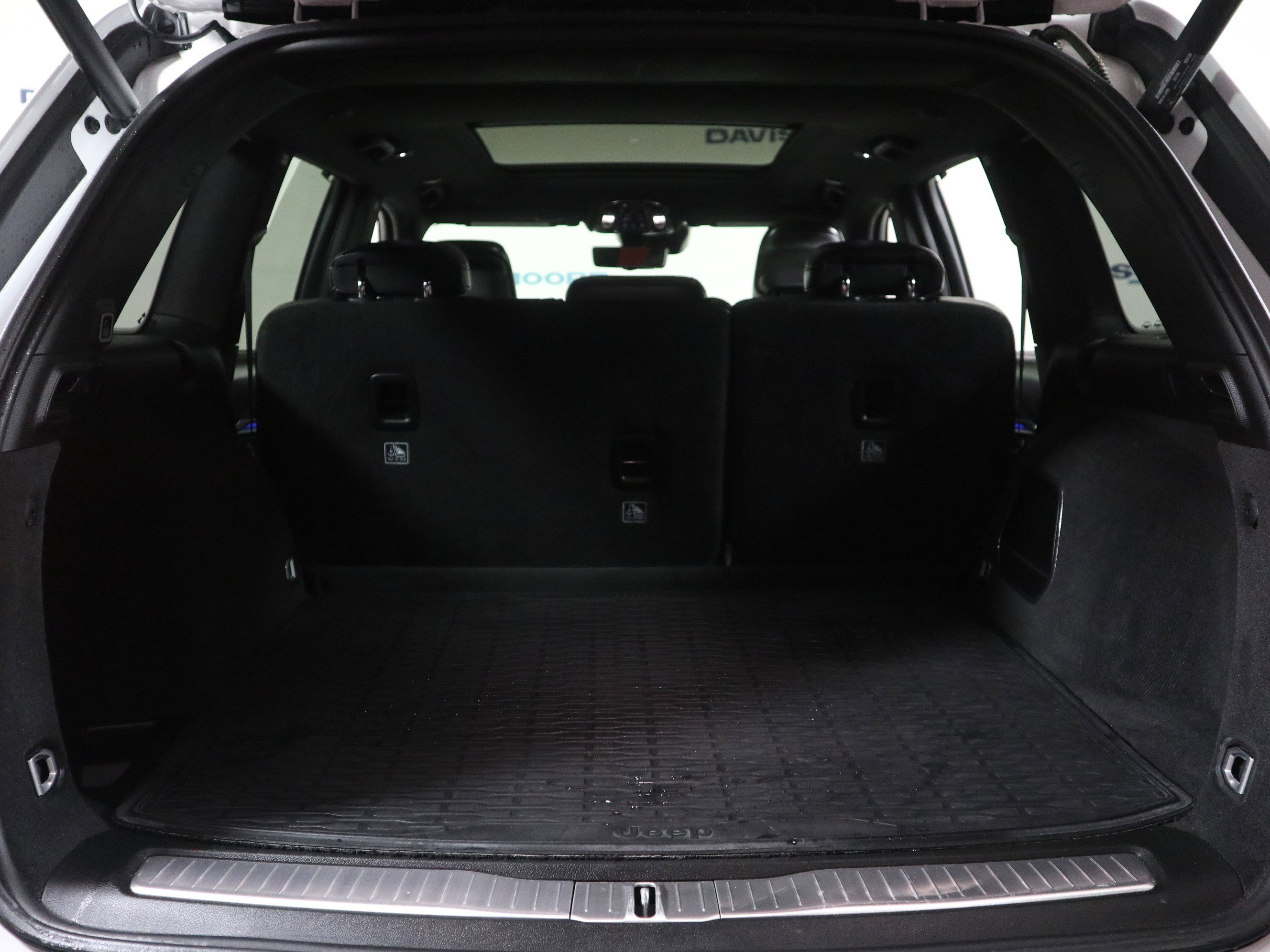 Certified 2022 Jeep Grand Cherokee Overland w/ Luxury Tech Group IV image 8