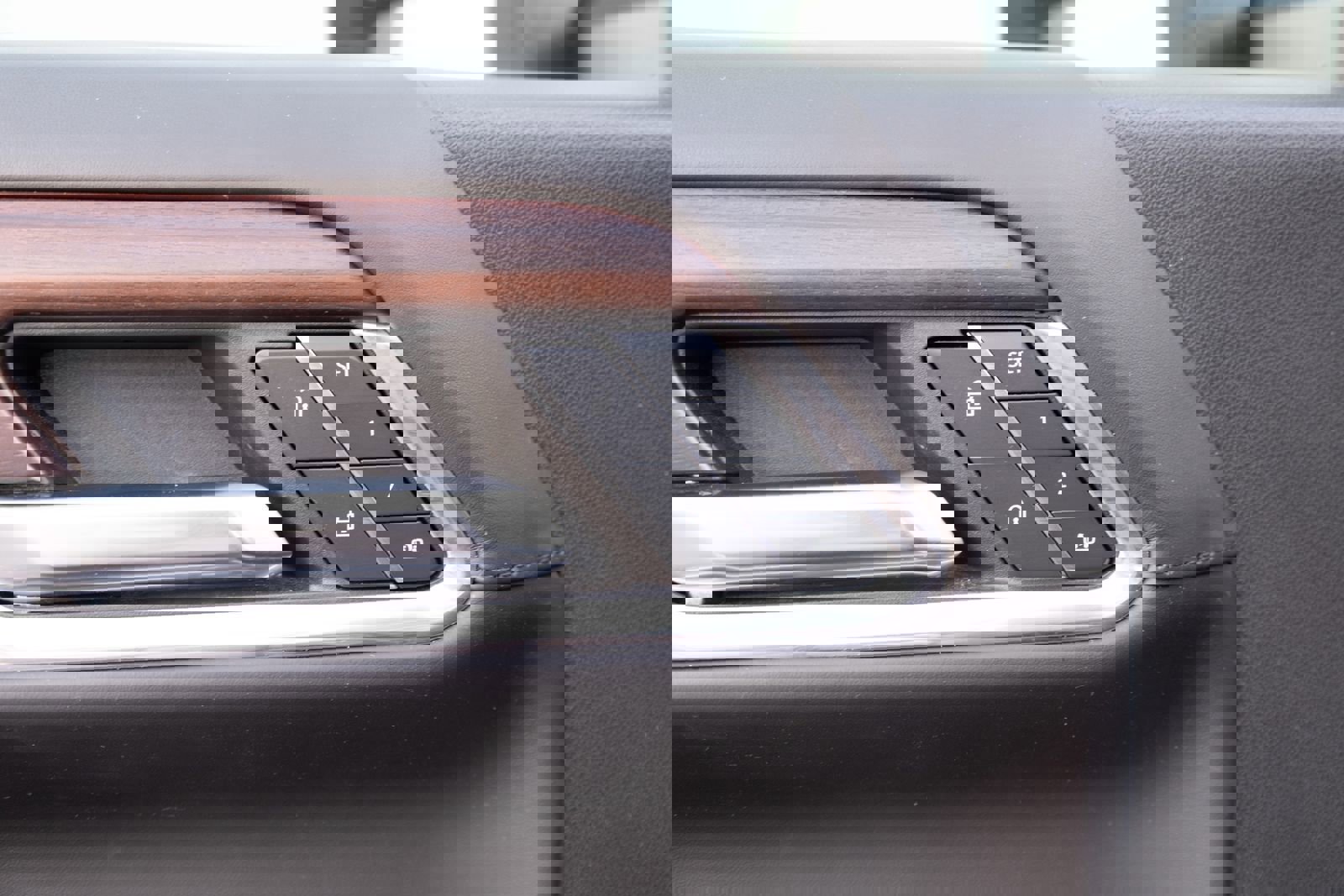 Used 2024 GMC Sierra 2500 Denali Ultimate w/ Max Trailering Package image 19