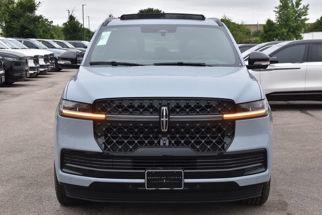 New 2026 Lincoln Navigator Reserve AWD/4WD image 2