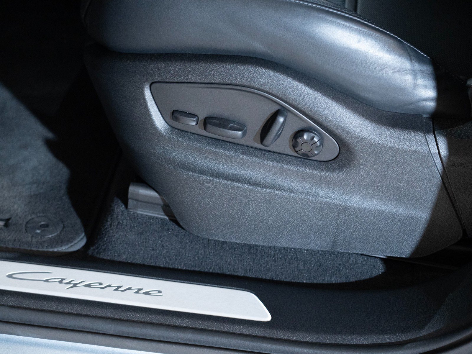 Certified 2024 Porsche Cayenne GTS AWD/4WD image 13