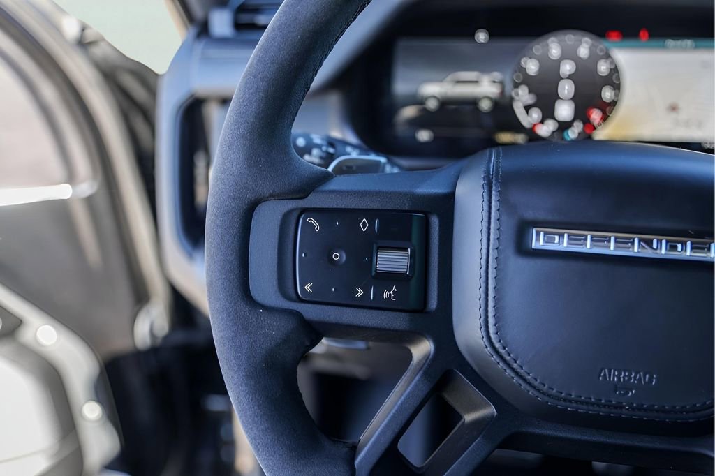 Used 2023 Land Rover Defender 110 V8 image 17