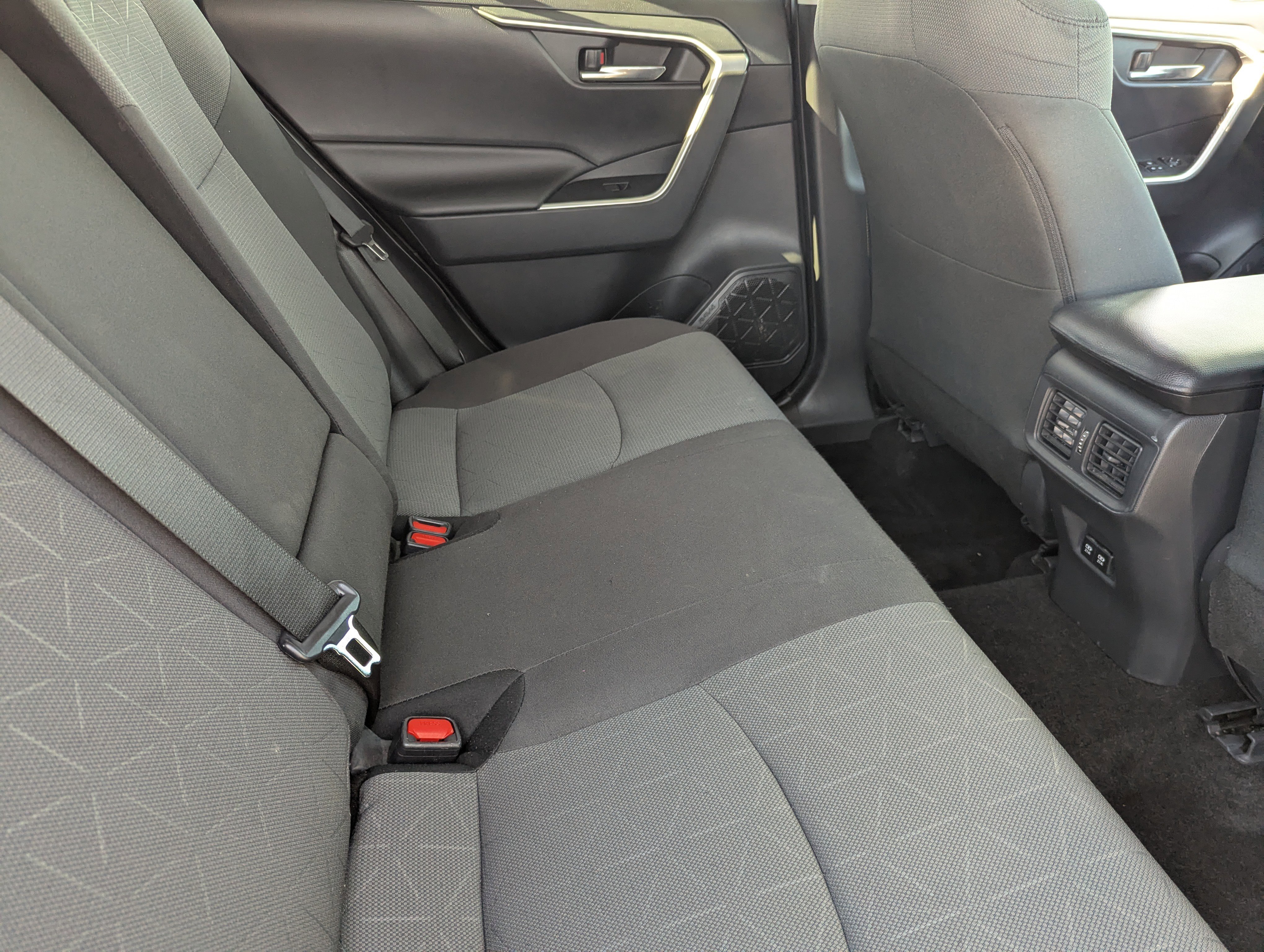 Used 2019 Toyota RAV4 XLE image 11