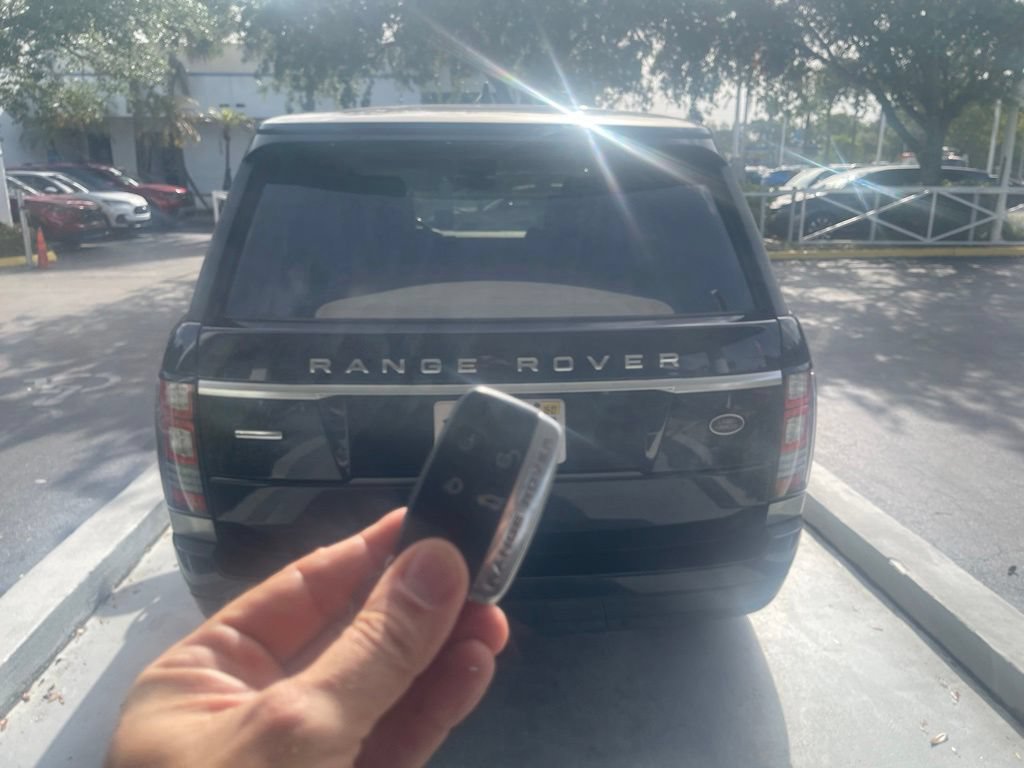 Used 2017 Land Rover Range Rover Supercharged AWD/4WD image 7