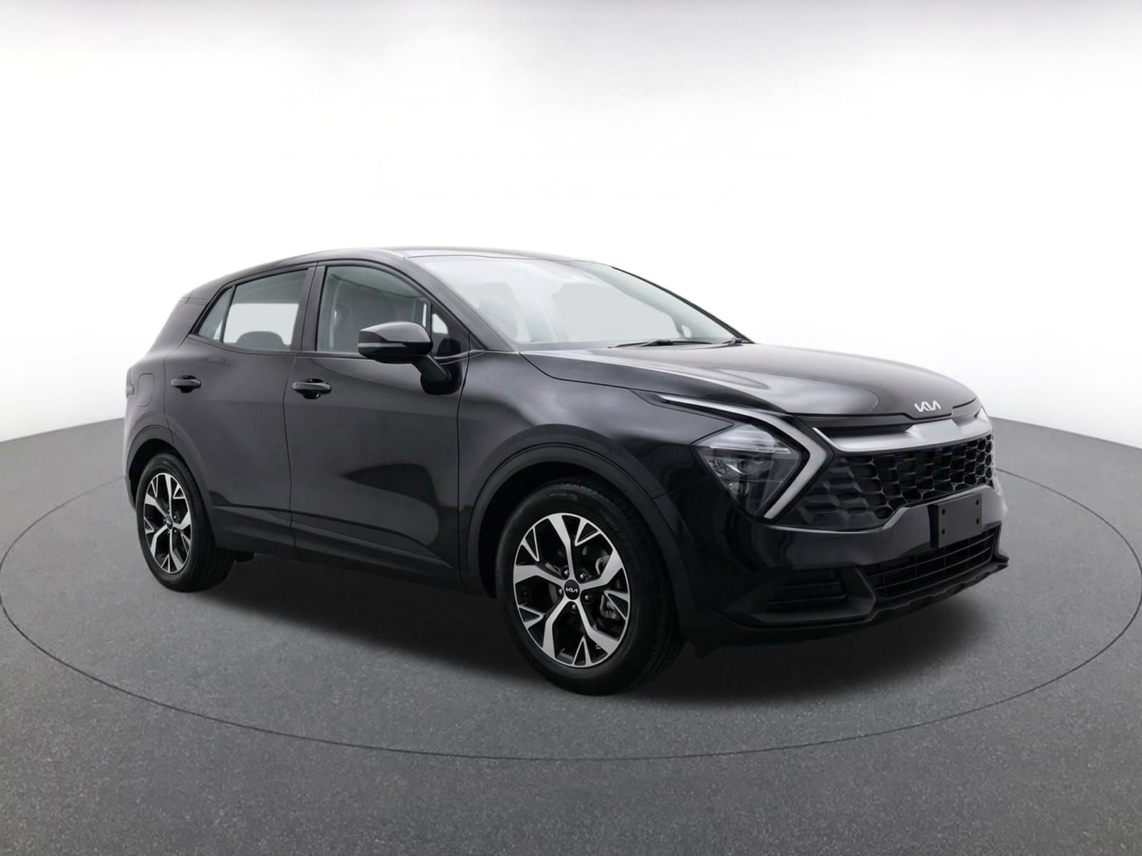 Used 2025 Kia Sportage LX FWD image 2