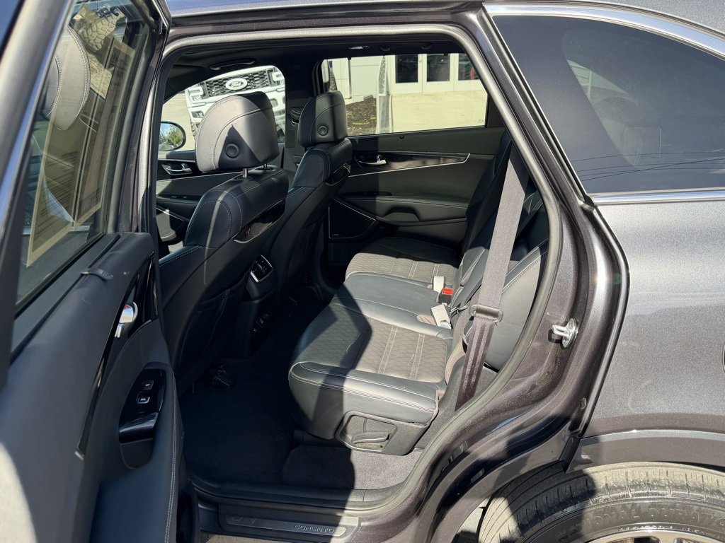 Used 2017 Kia Sorento SX image 29