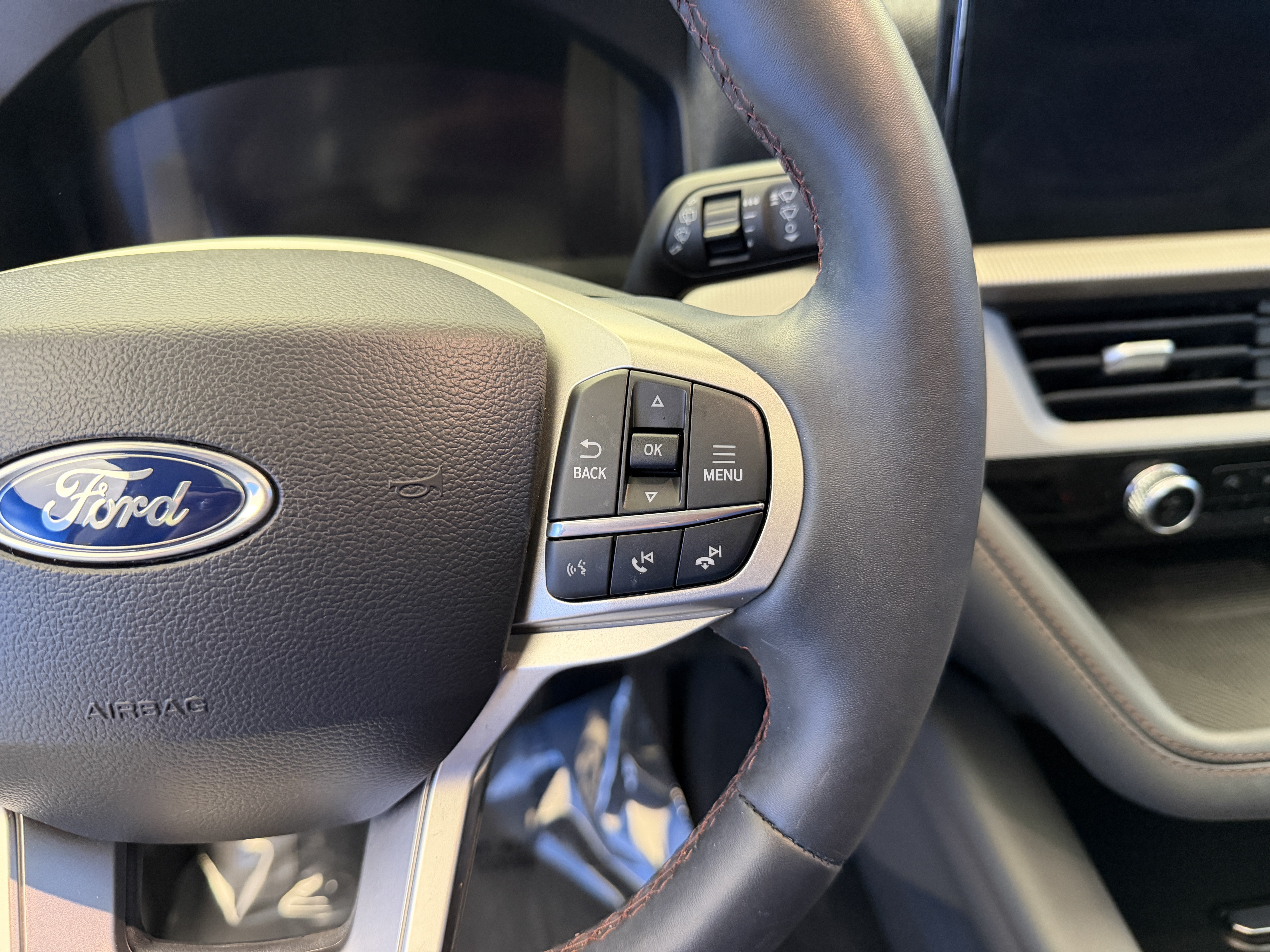 Used 2025 Ford Explorer Active w/ Active Comfort Package AWD/4WD image 17
