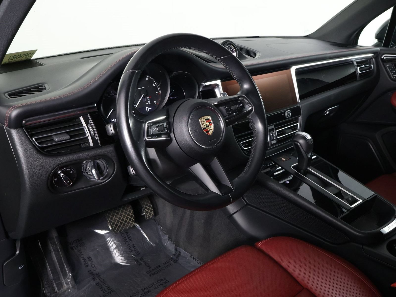 Certified 2024 Porsche Macan AWD/4WD image 4