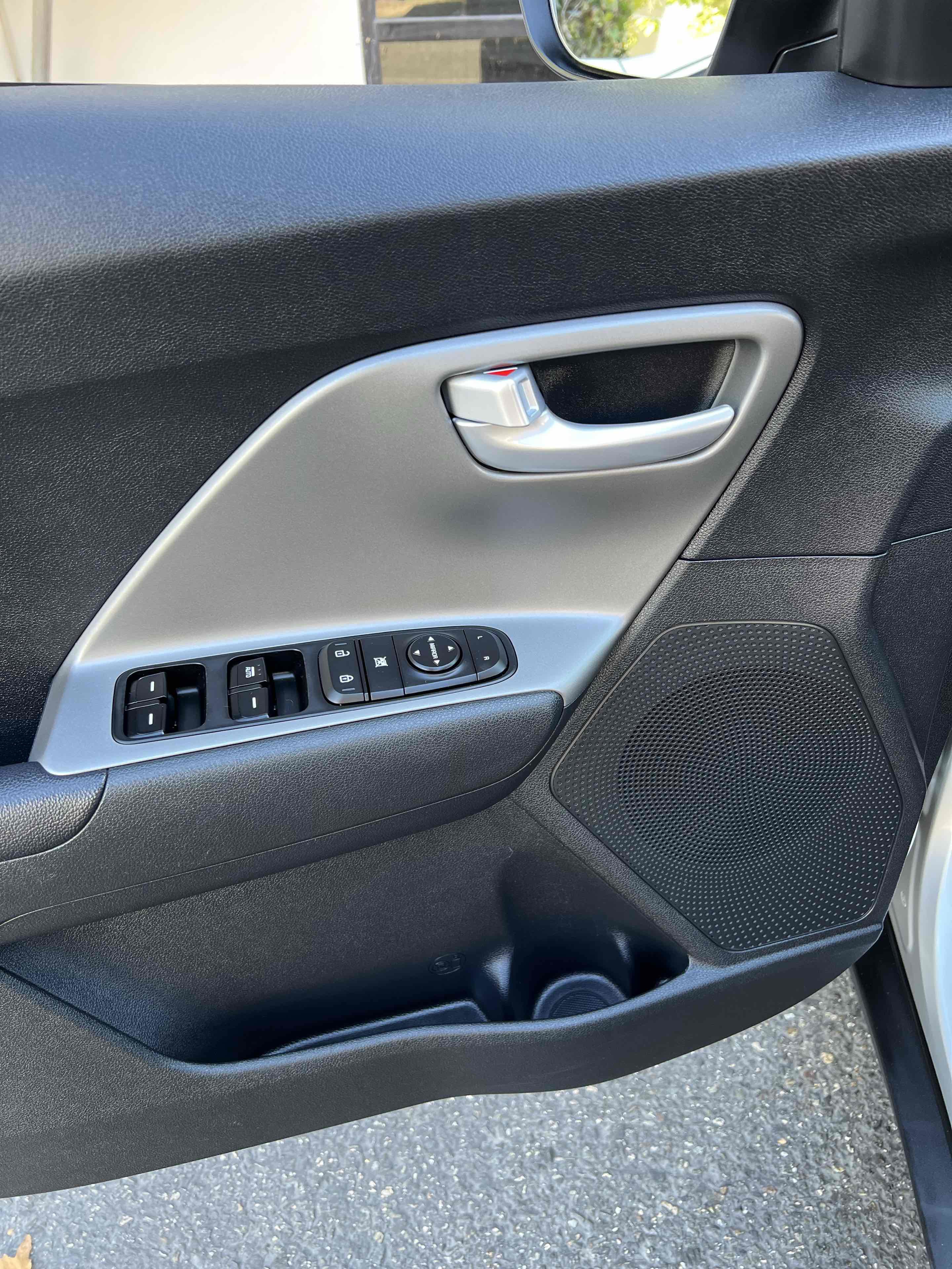Used 2020 Kia Niro LX FWD image 73