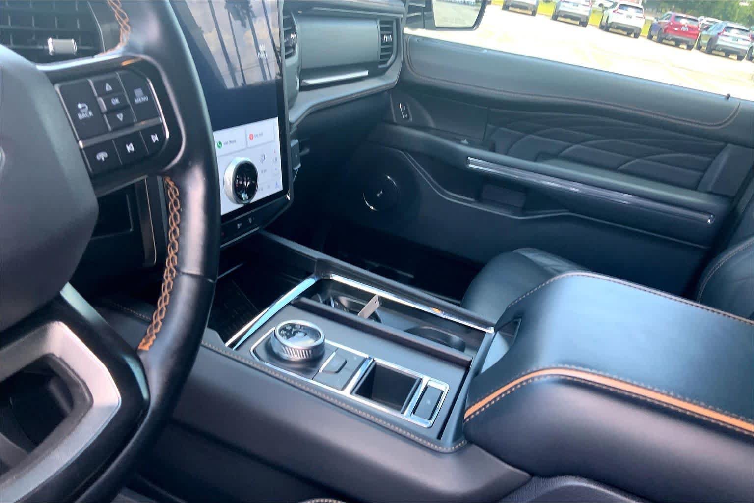 Used 2024 Ford Expedition Platinum RWD image 16