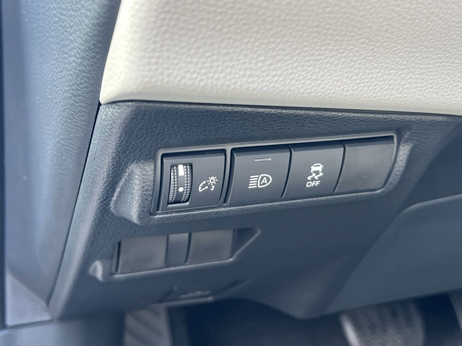 New 2026 Toyota Corolla Cross L image 23