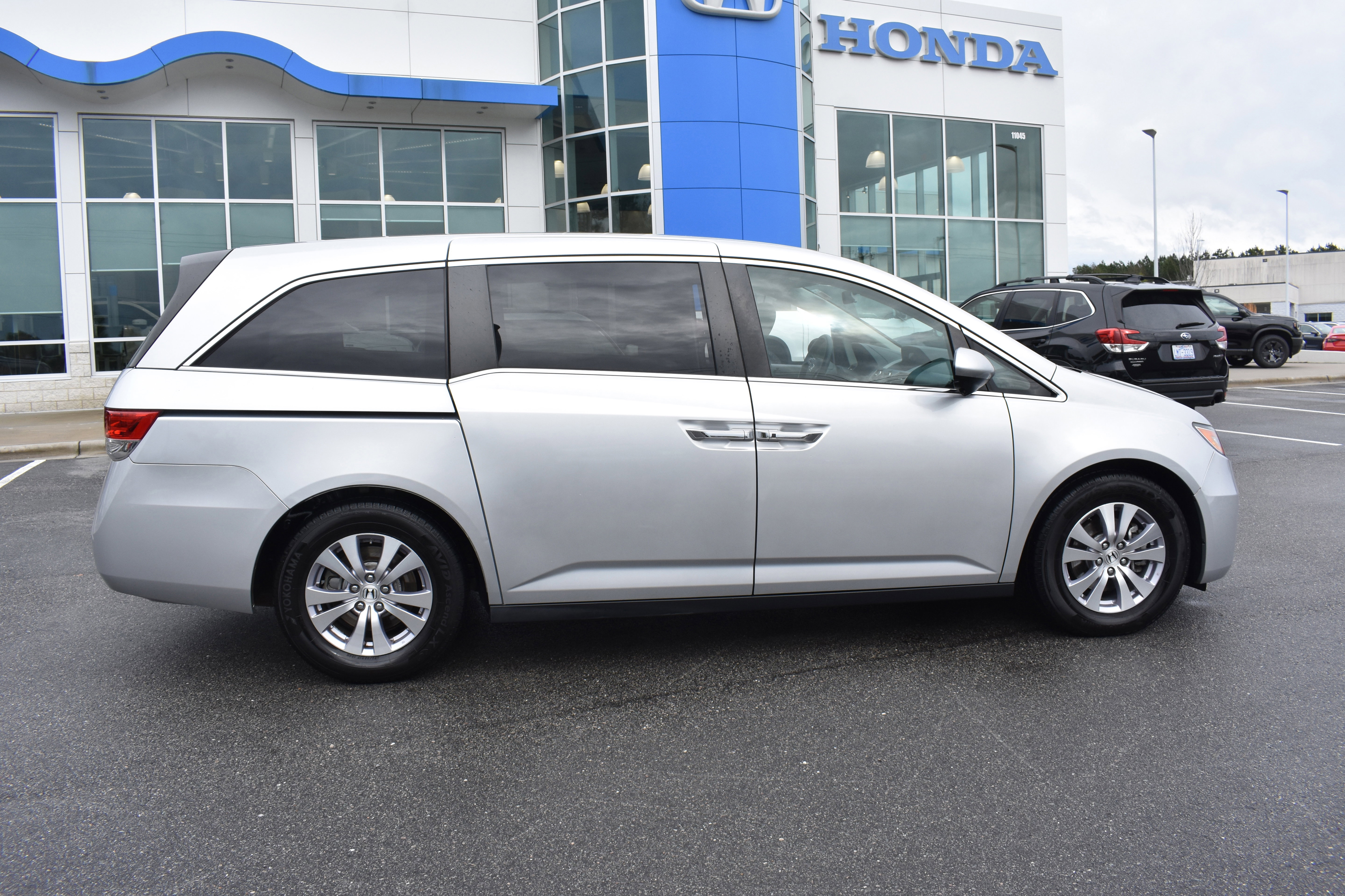 Used 2015 Honda Odyssey EX image 10