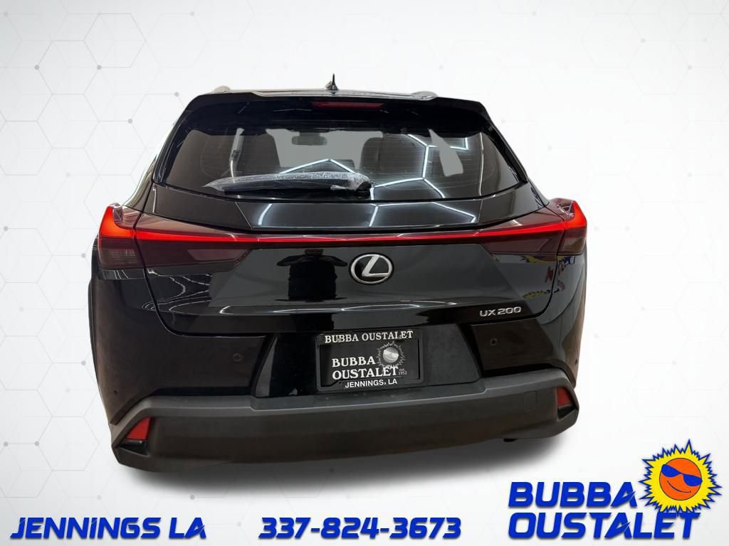 Used 2022 Lexus UX 200 image 4