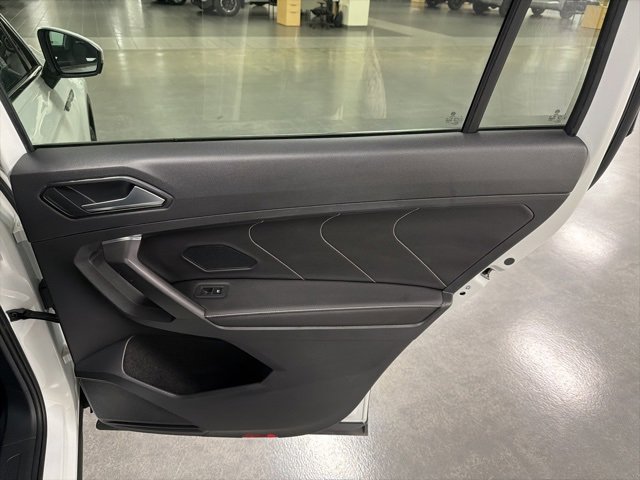 Used 2023 Volkswagen Tiguan SE image 12