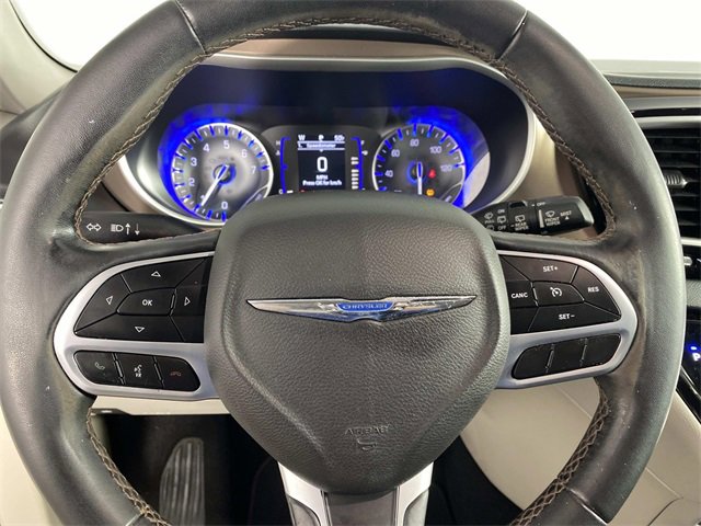 Used 2018 Chrysler Pacifica Touring-L image 16
