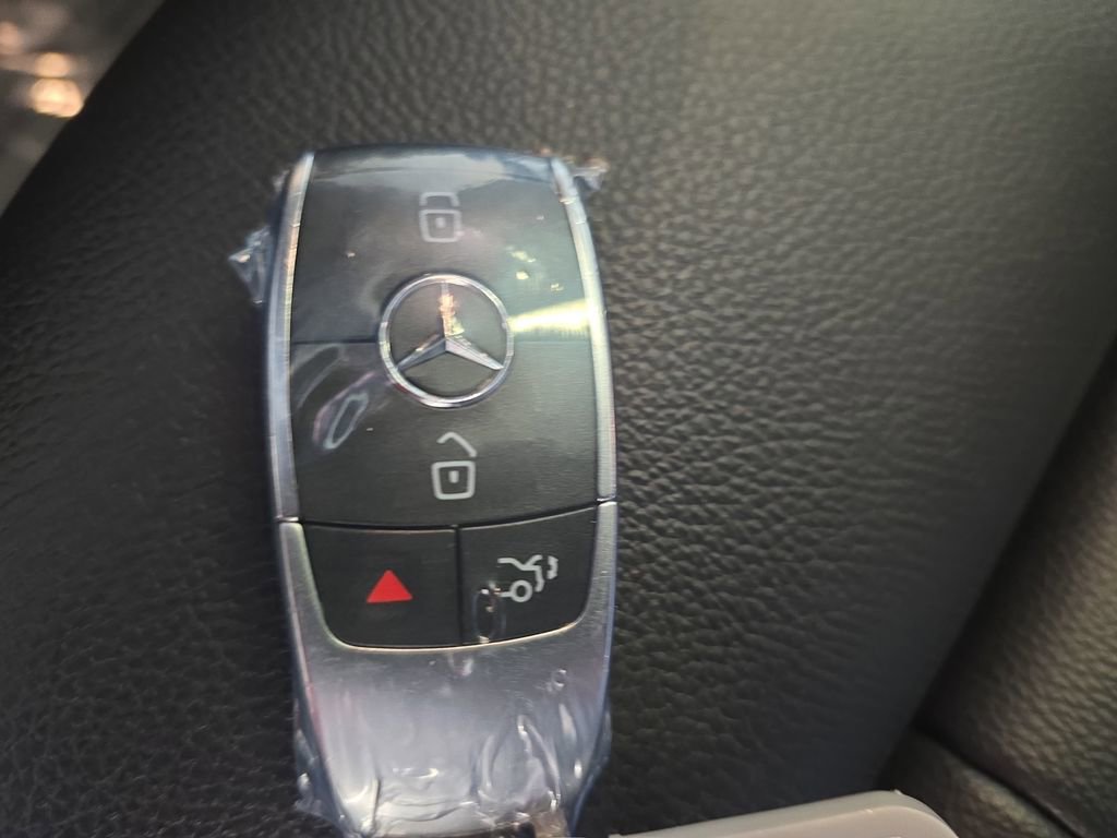 Certified 2021 Mercedes-Benz GLB 250 4MATIC image 37