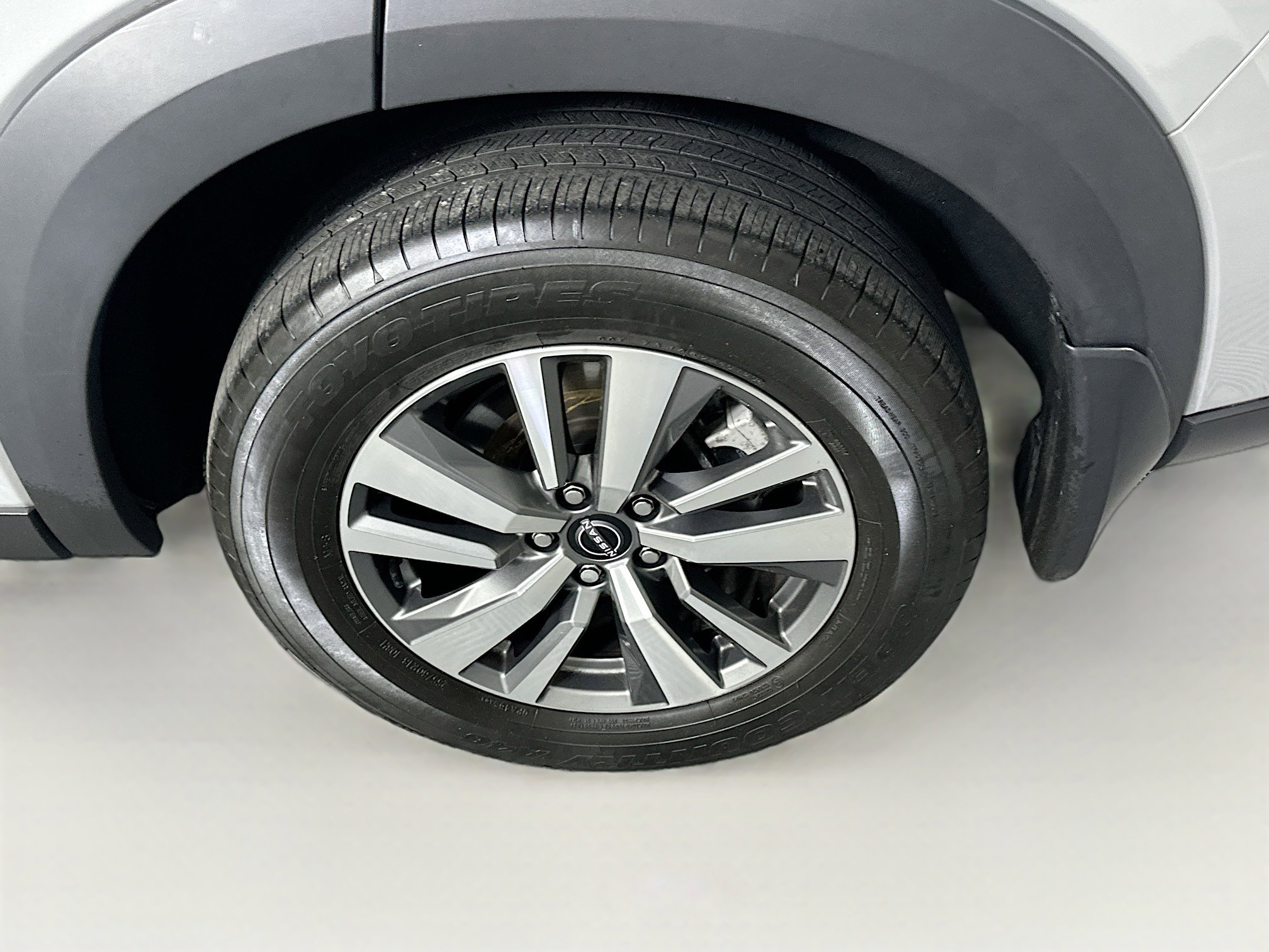 Used 2023 Nissan Pathfinder SL w/ Black Appearance Package image 11