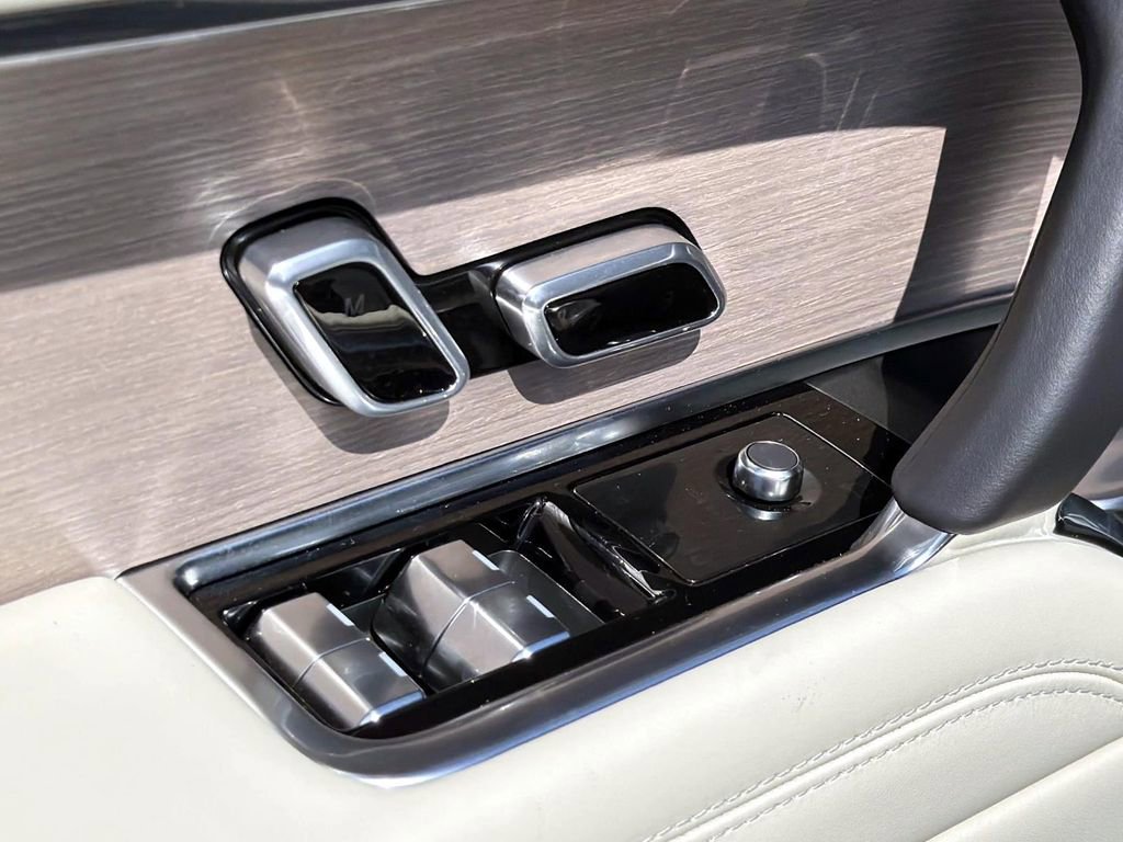New 2026 Land Rover Range Rover SE image 17