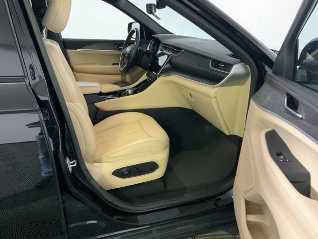 Used 2023 Jeep Grand Cherokee L Limited w/ Luxury Tech Group II image 30