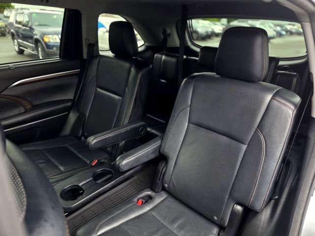 Used 2016 Toyota Highlander Limited Platinum image 30