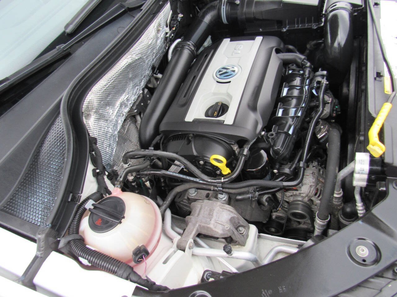 Used 2015 Volkswagen Tiguan SEL AWD/4WD image 32