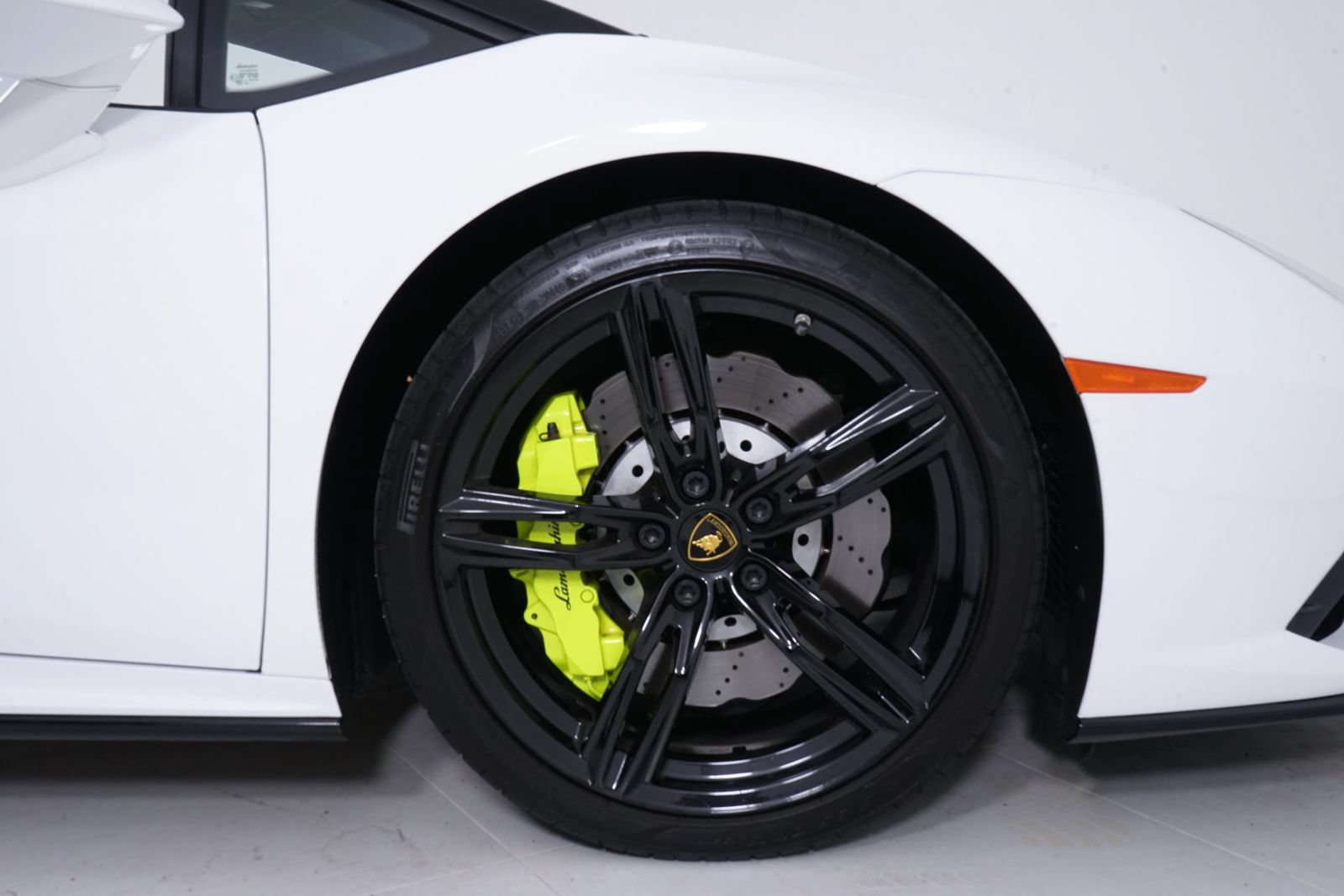 Used 2020 Lamborghini Huracan EVO RWD image 16