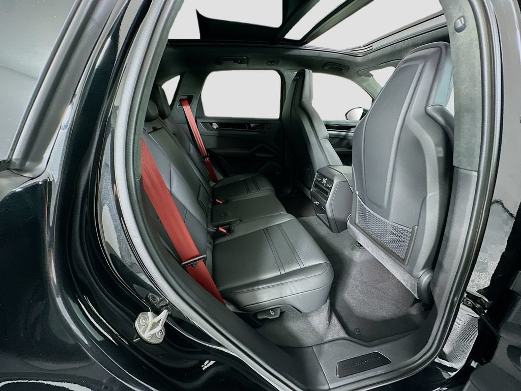 New 2026 Porsche Cayenne GTS AWD/4WD image 29