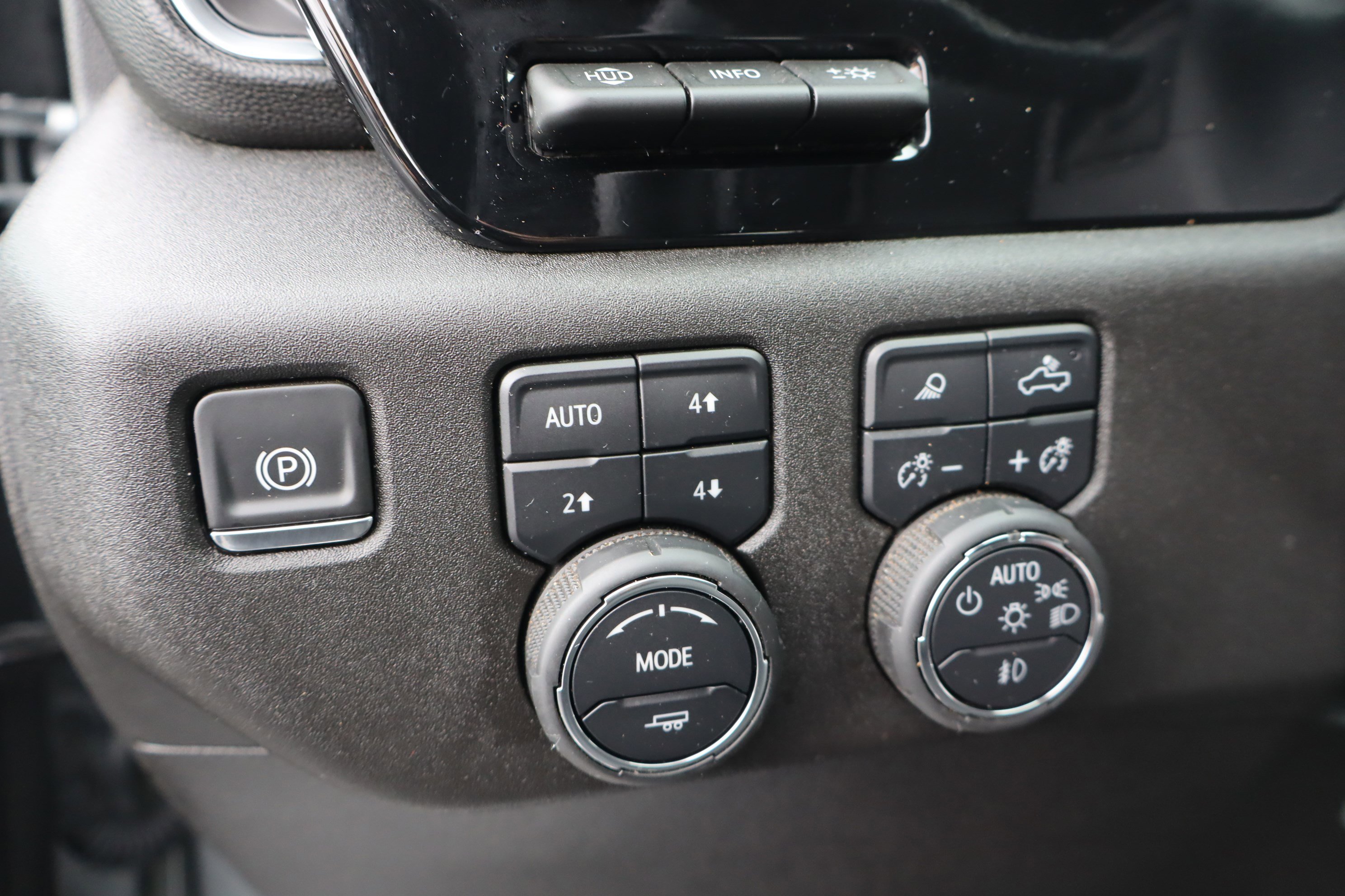 Used 2025 Chevrolet Silverado 2500 LTZ w/ LTZ Plus Package image 22