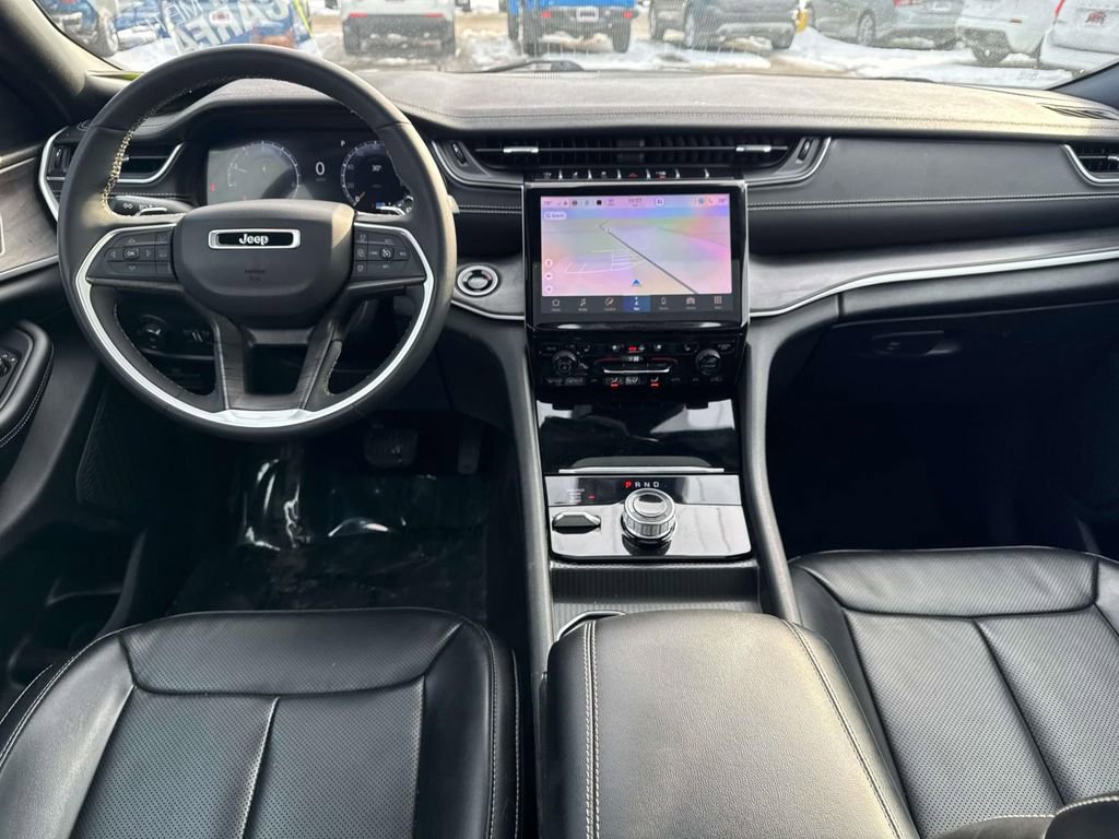 Used 2024 Jeep Grand Cherokee L Limited w/ Luxury Tech Group II image 3