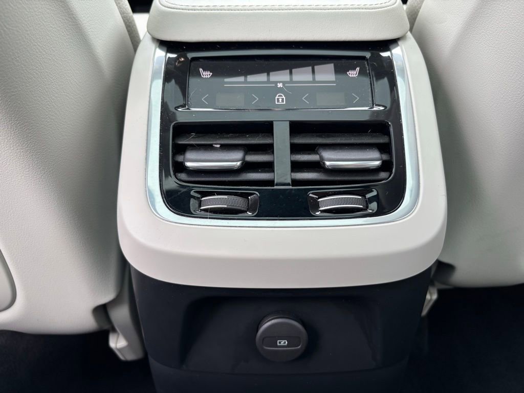 Used 2025 Volvo XC90 T8 Plus w/ Protection Package Premier image 22