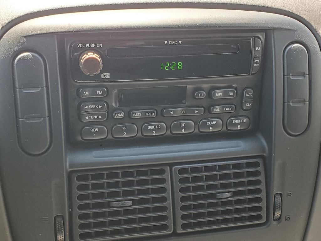 Used 2002 Ford Explorer XLT image 29