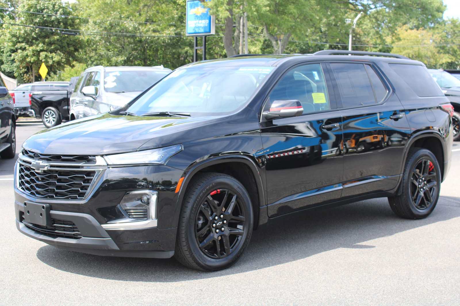 Certified 2024 Chevrolet Traverse Premier w/ Redline Edition AWD/4WD image 3