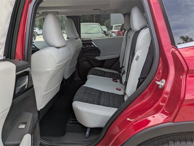 New 2025 Mitsubishi Outlander SE image 14