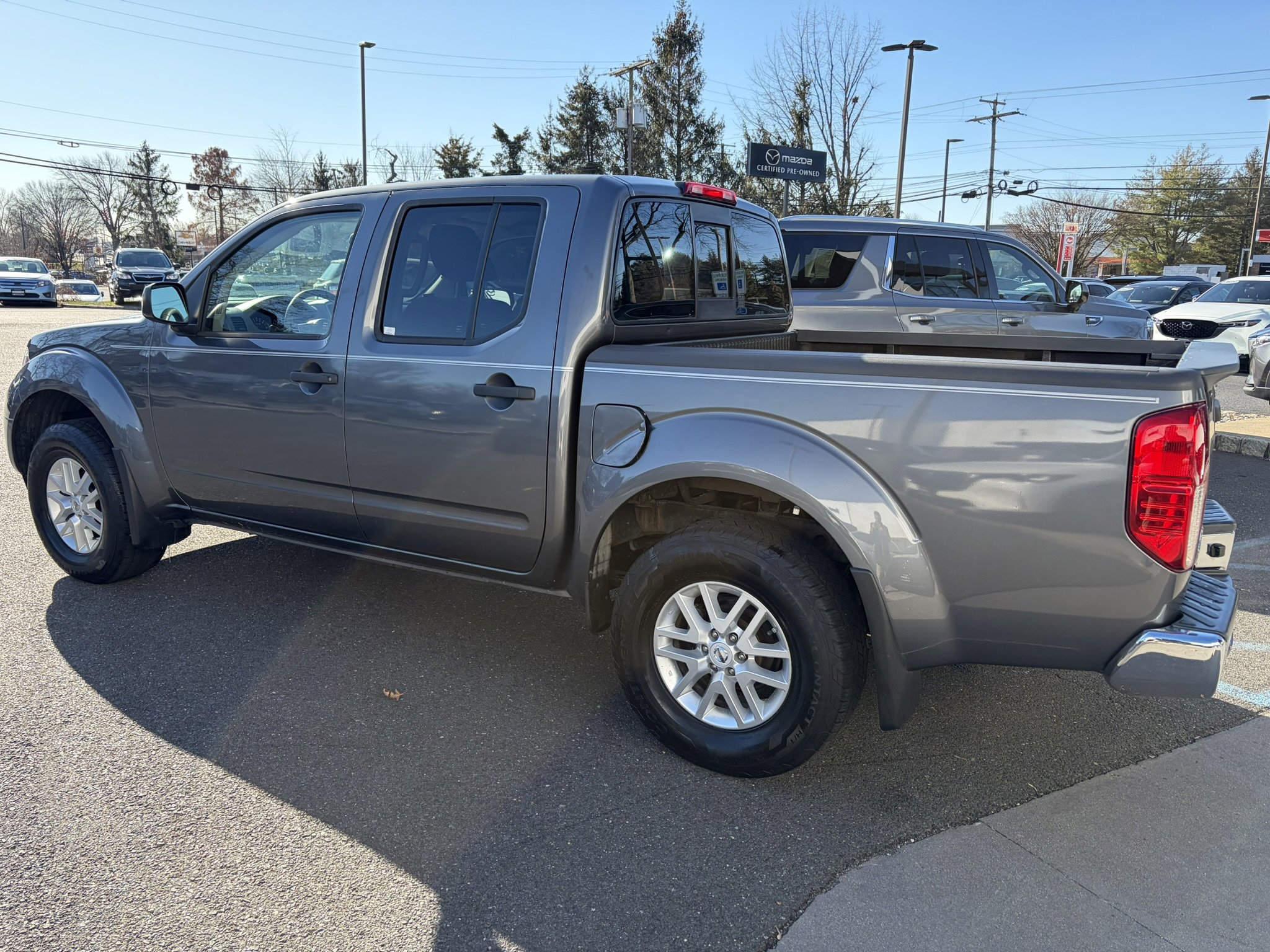 Used 2019 Nissan Frontier SV image 3