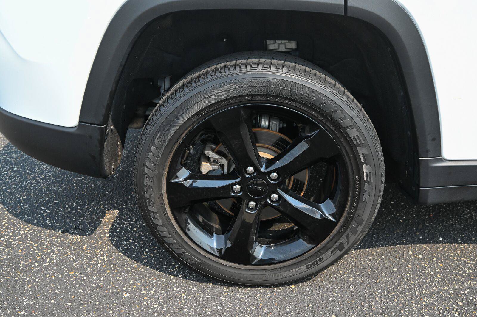 Used 2023 Jeep Grand Cherokee Altitude AWD/4WD image 14