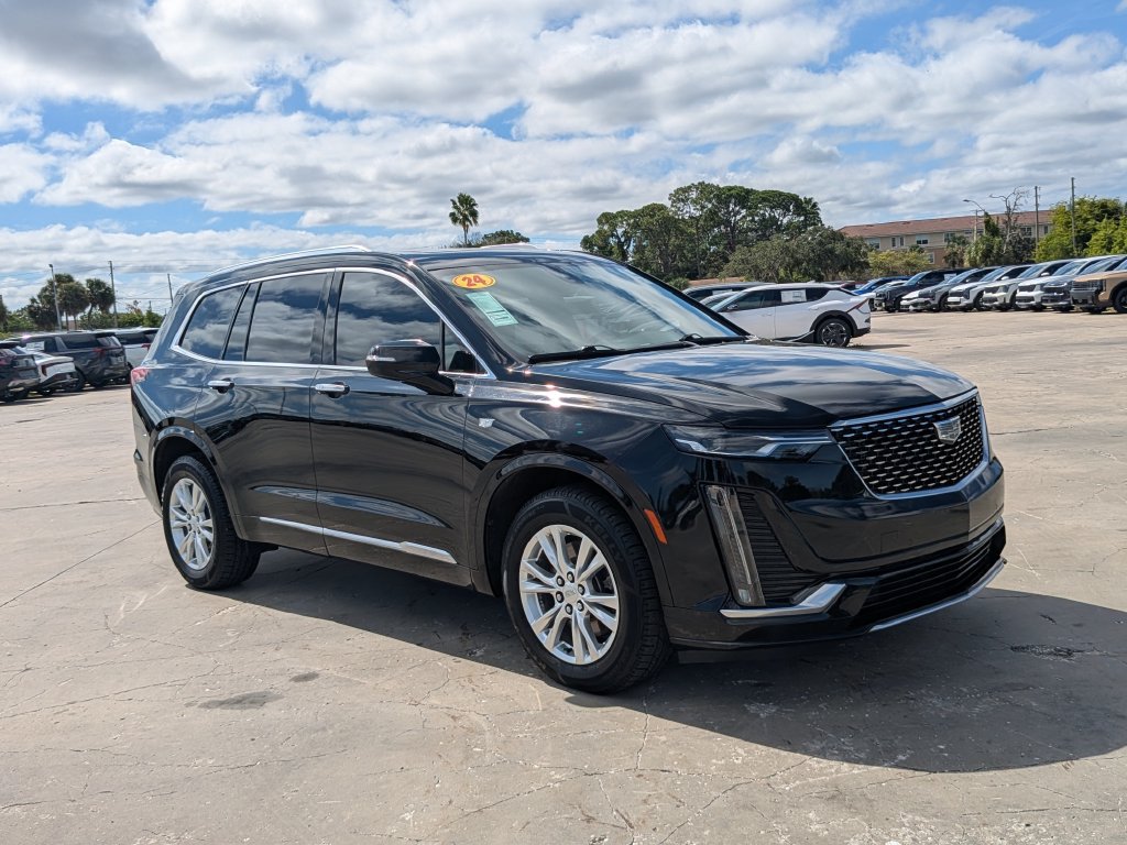Used 2024 Cadillac XT6 Luxury FWD image 2