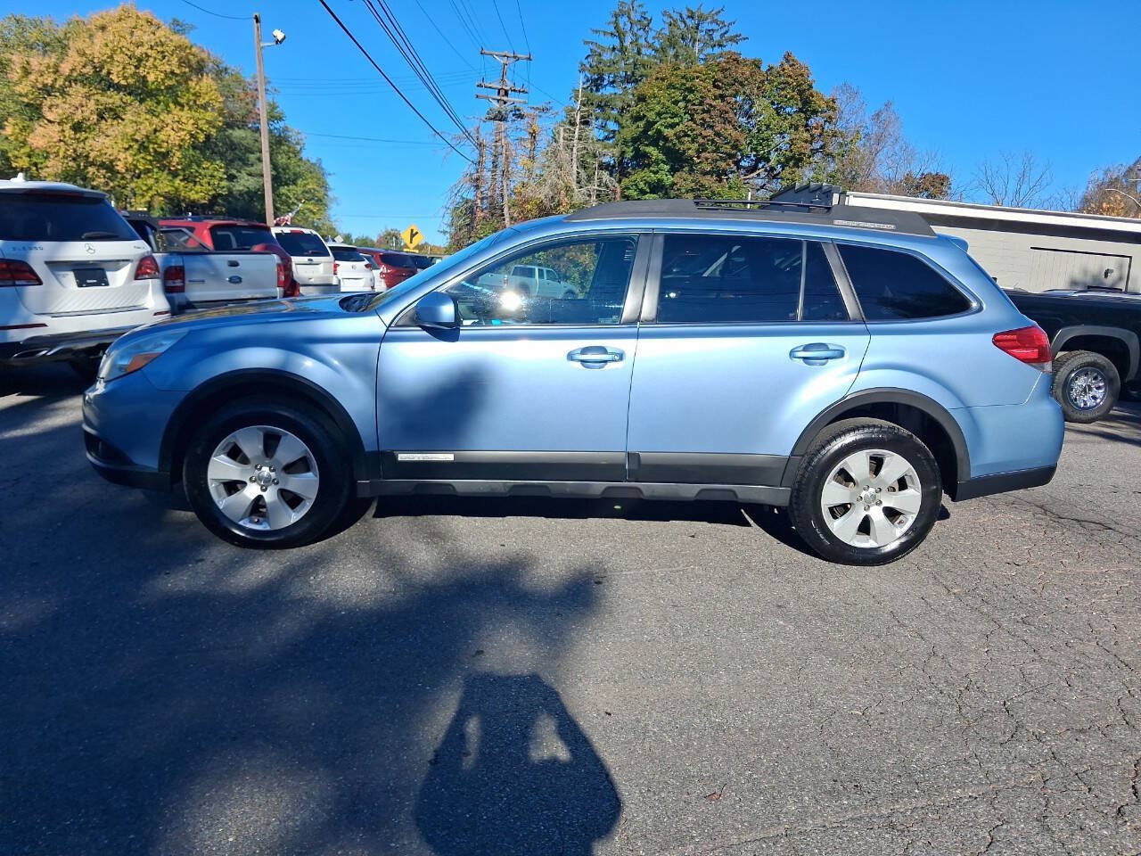 Used 2011 Subaru Outback 2.5i Premium w/ All-Weather Pkg AWD/4WD image 2