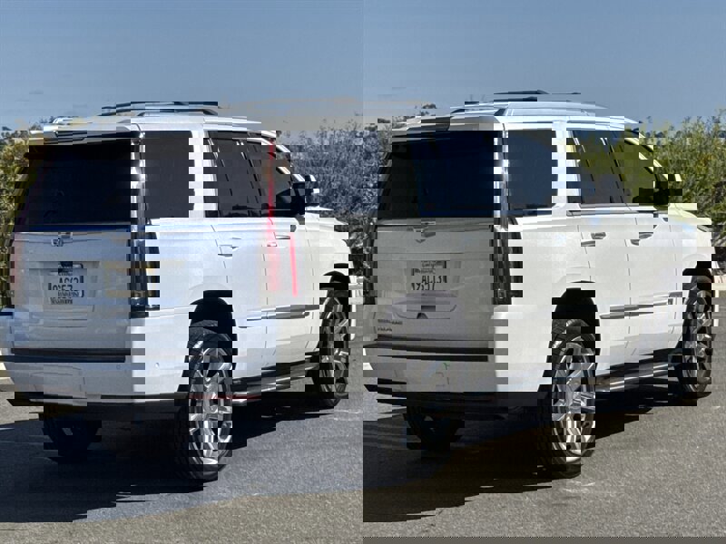 Used 2017 Cadillac Escalade Luxury image 6