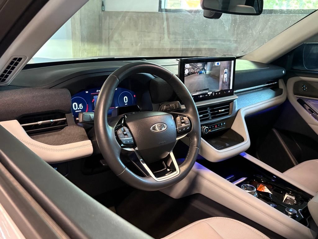 Used 2025 Ford Explorer Platinum w/ Ultimate Package AWD/4WD image 4