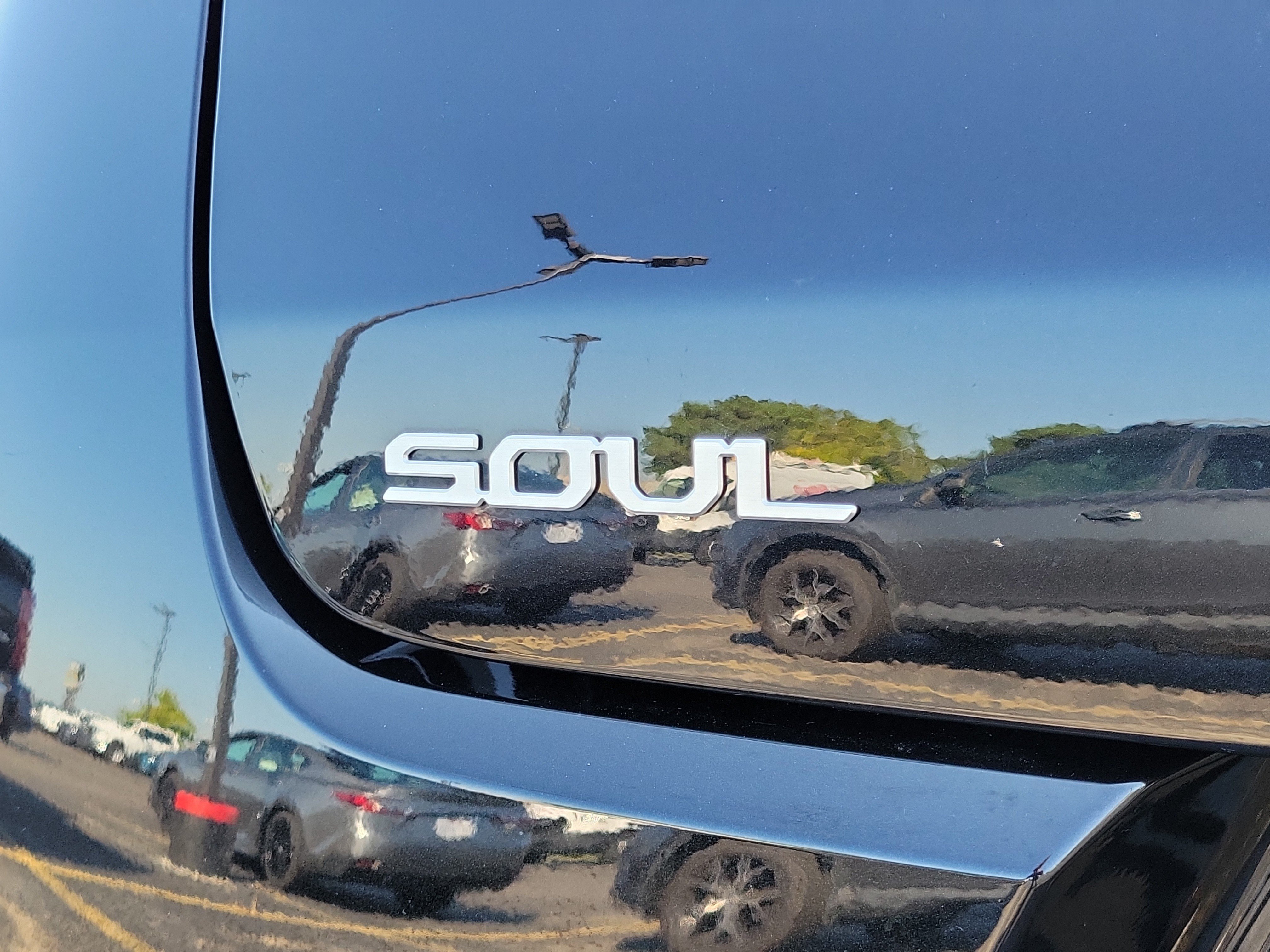Used 2025 Kia Soul LX FWD image 6