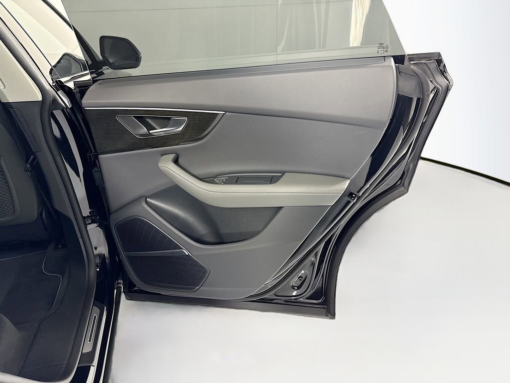 Used 2025 Audi Q8 Premium Plus image 28