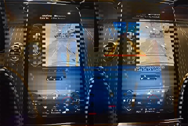 Used 2024 Mercedes-Benz GLC 300 4MATIC image 30