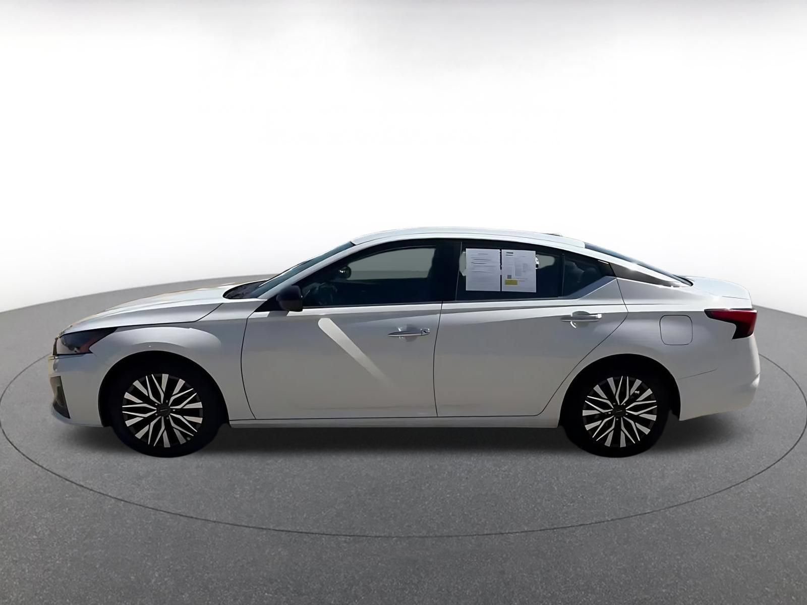 Used 2025 Nissan Altima 2.5 SV FWD image 7
