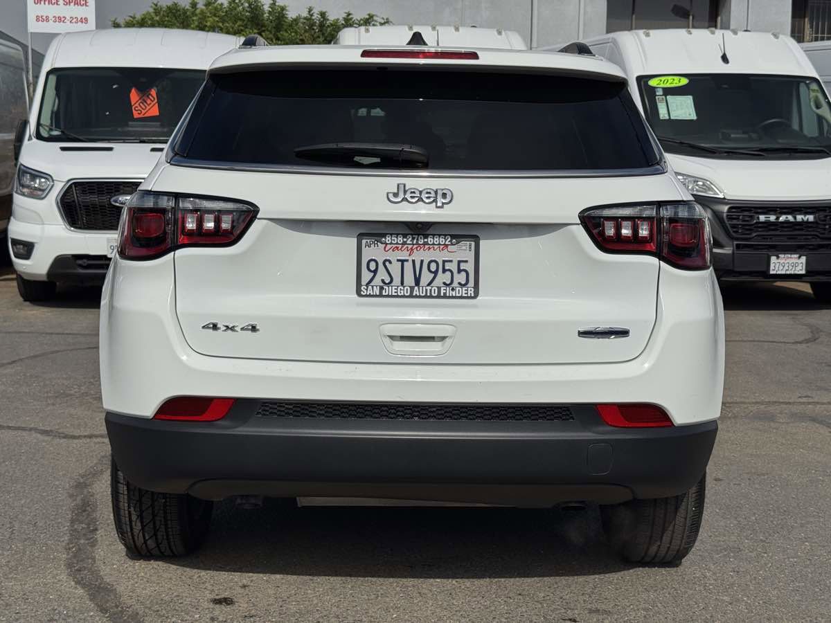 Used 2024 Jeep Compass Latitude AWD/4WD image 15
