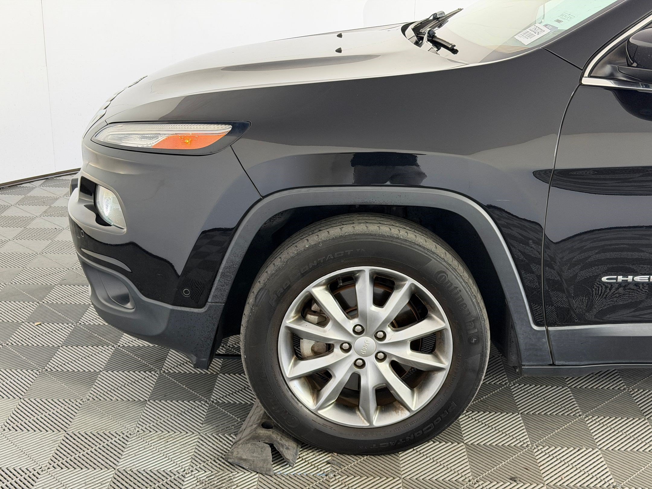 Used 2018 Jeep Cherokee Limited w/ Technology Group AWD/4WD image 11