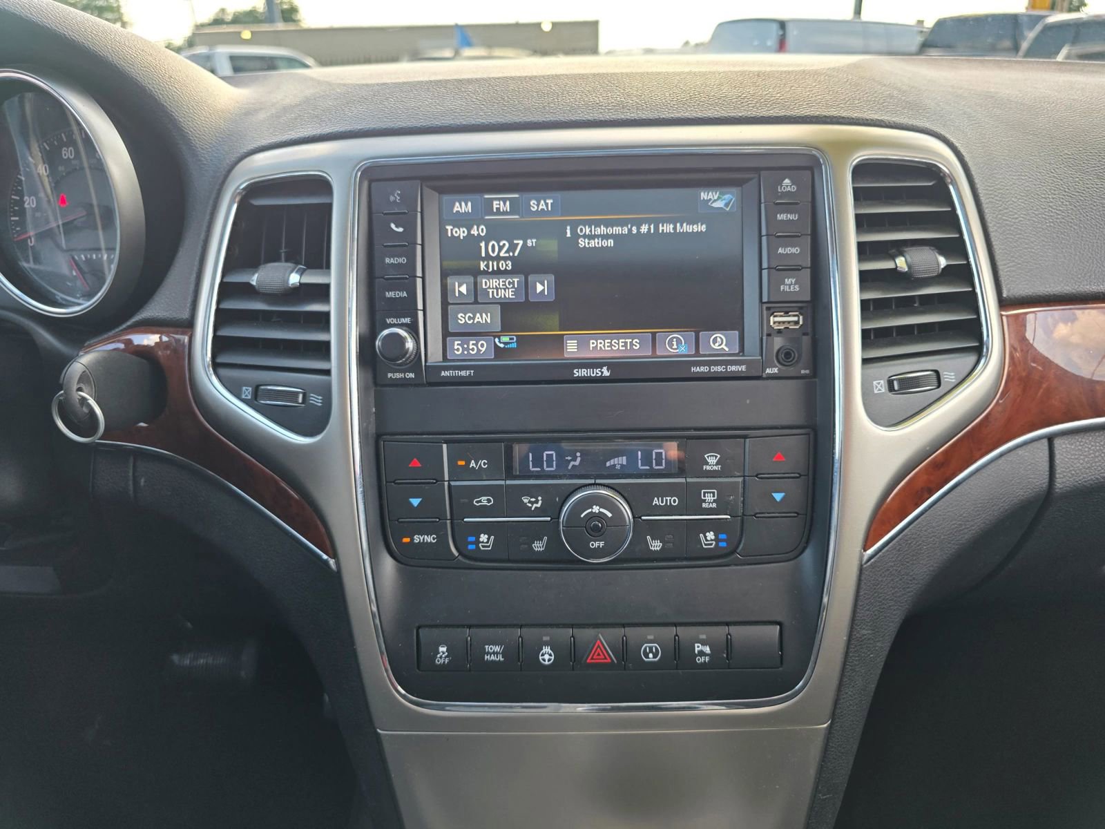 Used 2013 Jeep Grand Cherokee Limited w/ Luxury Group II AWD/4WD image 17